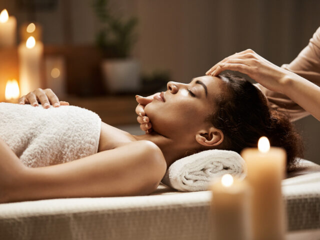 massage-sur-table-huile-chaude